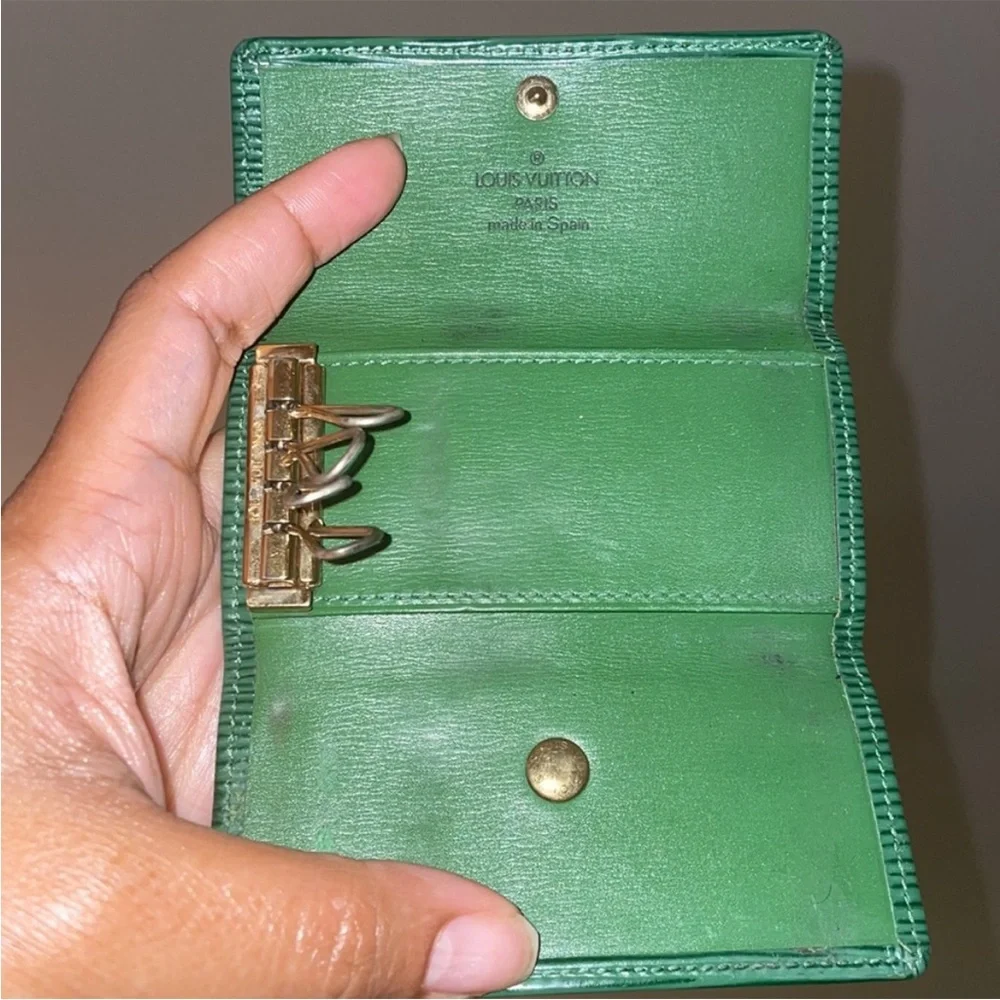 Louis Vuitton Authentic Green Epi Leather Key & Card Holder. Vintage EUC - Picture 3 of 5